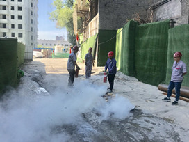 和平小區(qū)項目部在施工現(xiàn)場組織了消防應(yīng)急演練